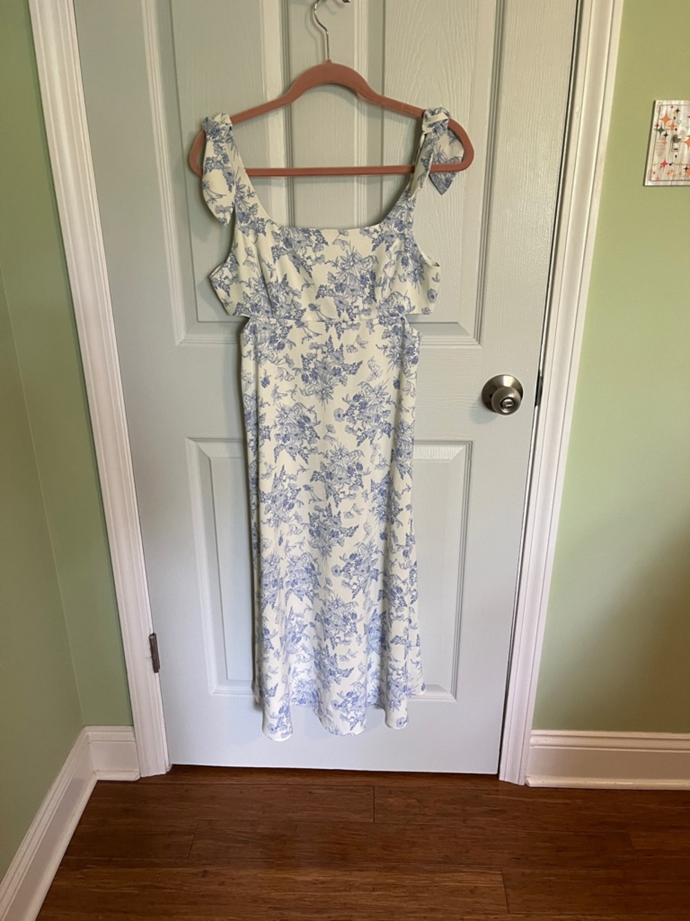 Laundry By Shelli Segal White and Light Blue Floral Tie-Shoulder Midi Dress